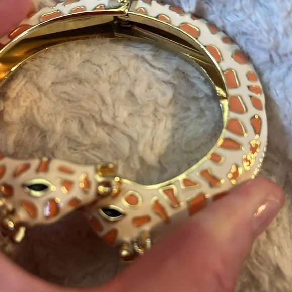 Giraffes Hinged Bracelet - Picture 8 of 9